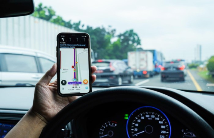 What is the navigation app for road safety